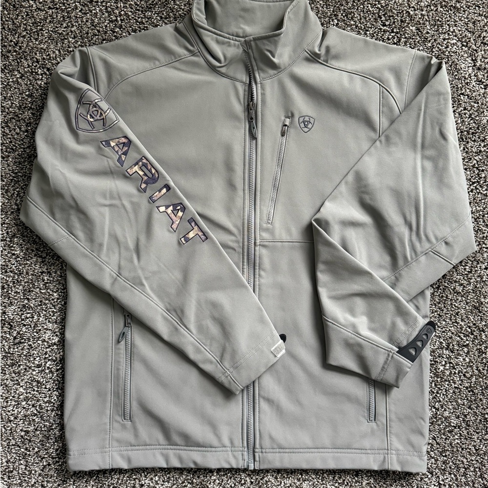 Ariat Gray Windbreaker Jacket Sleek Modern Design